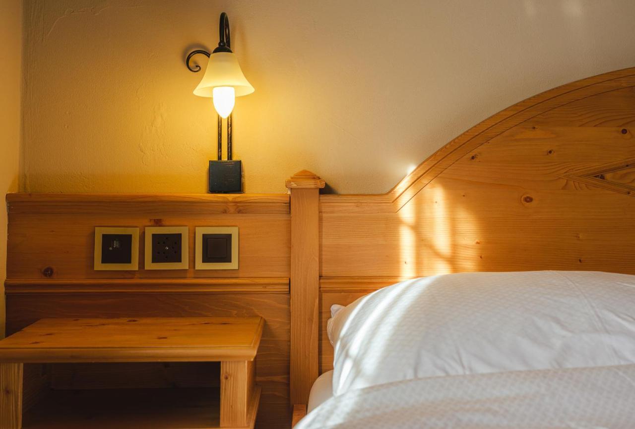 Guesthouse By The Rex Zermatt Exterior photo